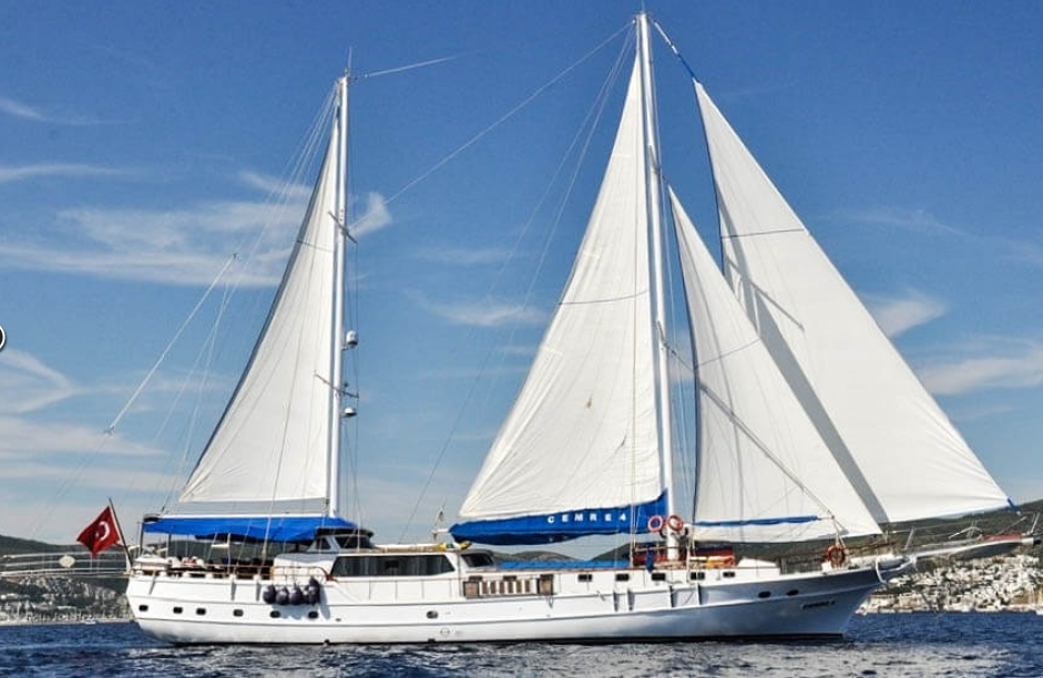 The gulet under full sail on the Aegean